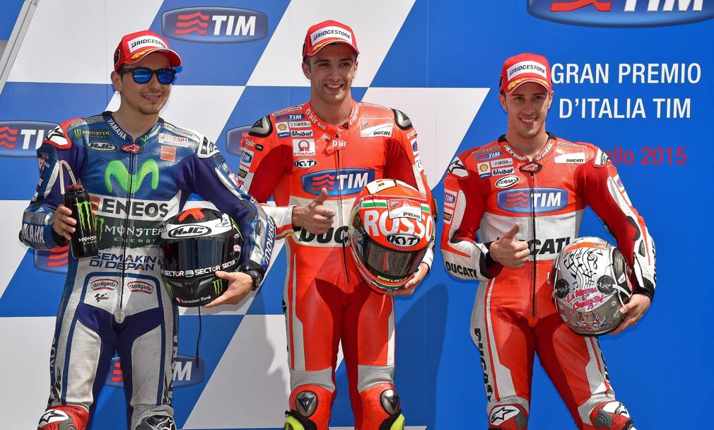 I primi tre che partiranno domani in prima fila. Da sinistra: Jorge Lorenzo (2) su Yamaha; Andrea Iannone (1) e Andrea Dovizioso (3), ambedue su Ducati (Ansa)